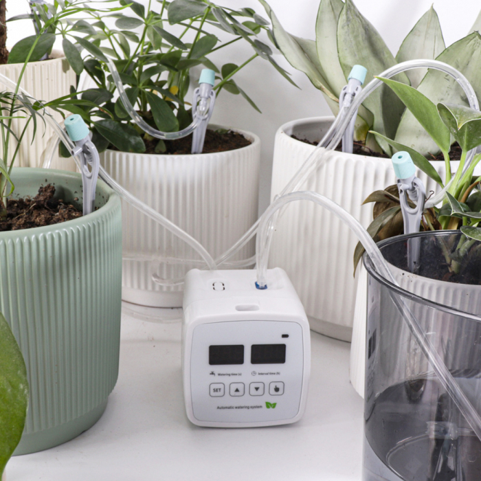 Sistem de irigare automat AxaCube pentru plante, set pentru 15 ghivece, udare prin picurare, temporizator, alimentare prin baterii sau conectare la retea, ideal apartament/casa [13]