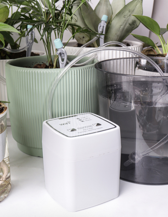 Sistem de irigare automat AxaCube pentru plante, WiFi 2.4 Ghz, set pentru 20 de ghivece, udare prin picurare, 2 pompe incorporate, temporizator, alimentare prin baterii sau conectare la retea [10]