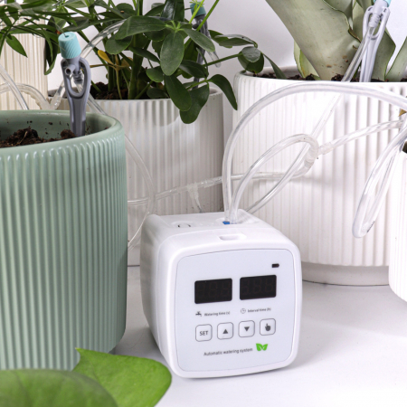 Ingrijire plante - Sistem de irigare automat AxaCube pentru plante, set pentru 15 ghivece, udare prin picurare, temporizator, alimentare prin baterii sau conectare la retea, ideal apartament/casa