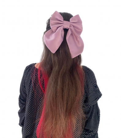 Funde mari de prins in par diverse culori. [1]