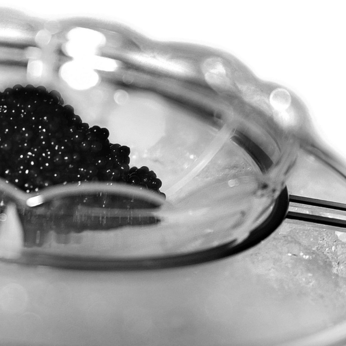 Bol caviar argintat cu picior auriu [2]