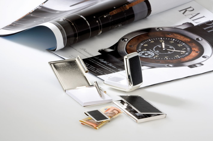 Port card patrat argintat cu piele maro [2]