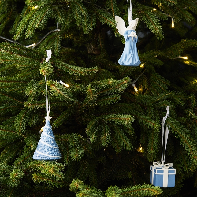 Decoratiune Craciun Wedgwood ingeras blue cu buchet flori [2]