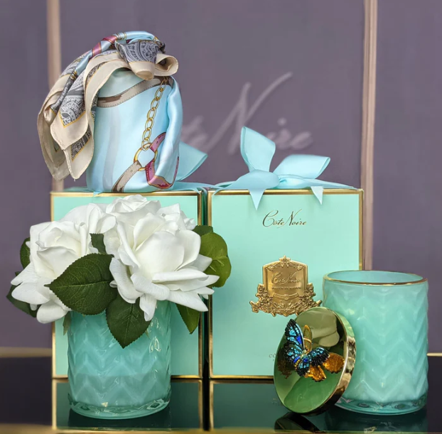 Lumanare parfumata bleu cu decor fluture pe capac si esarfa matase cadou [5]