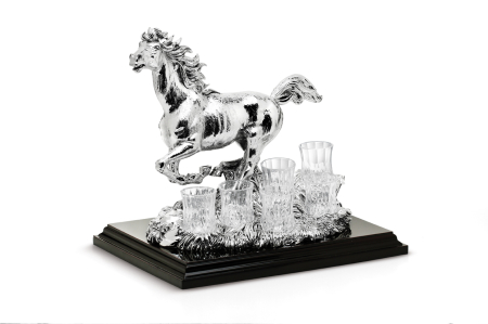 TROFEE - Cal argintat pe suport cu 6 pahare cristal vodka