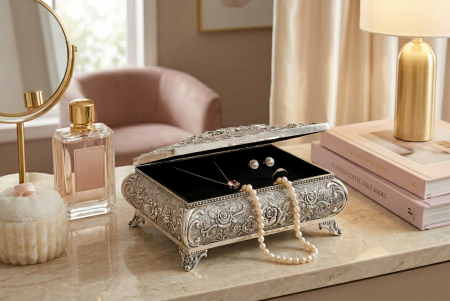 CASETE DE BIJUTERII - Cutie bijuterii argintata cu trandafiri, mare 12x9x5cm