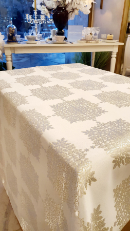 PROMOȚII IANUARIE - Fata de masa ivoire cu detalii aurii si 6 servetele, colectia Christmas