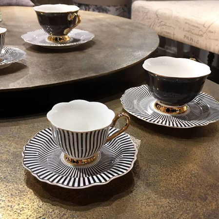 8 MARTIE - Madame Récamier ceasca si farfurie cafea dungi negre