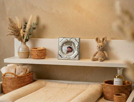 DECORATIUNI PENTRU CRACIUN - Rama foto argintata, cu trifoi pentru botez, diametru foto 7.5cm