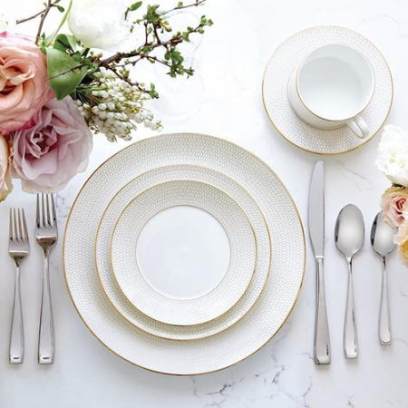 SETURI DE MASĂ - Set masa portelan Wedgwood, colectia Arris White & Gold, ptr 6 persoane, 24 piese