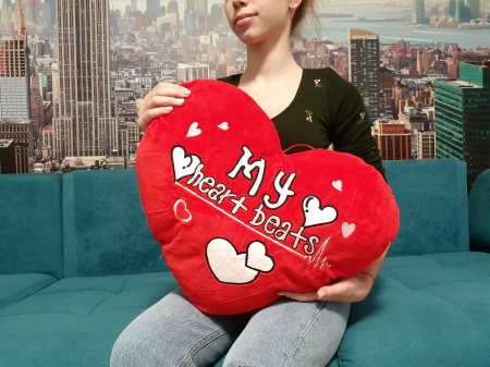 Inima de plus cu textul "My Heart Beats" [1]