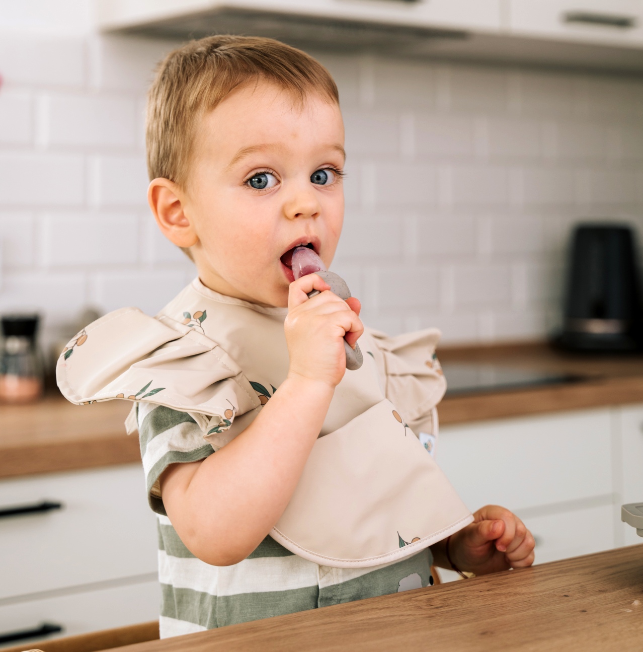 Suzeta pentru fructe și legume: Soluția ideală pentru diversificarea alimentației bebelușului tău