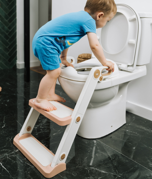 PRODUS RESIGILAT - Reductor WC copii cu scarita pliabila si sezut moale Babysnugg – cu trepte ajustabile pentru toaleta ovala (40-47cm), Alb [3]