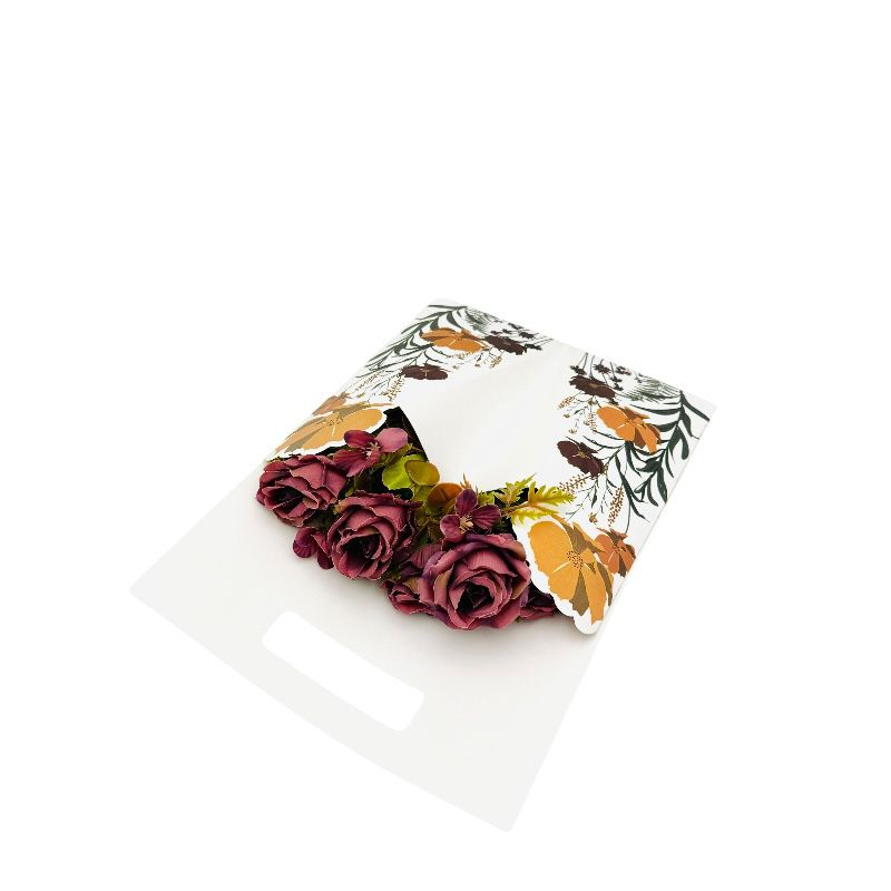 Aranjament floral deosebit cu buchet de trandafiri si flori de camelie, visiniu, 34×23 cm [2]