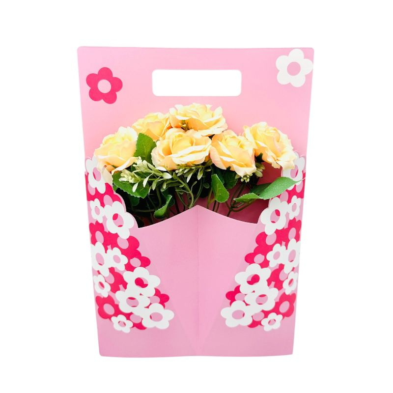 Aranjament deosebit cu buchet de trandafiri artificiali galben deschis, 34x23 cm [1]