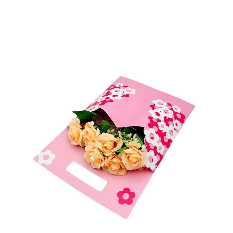 Aranjament deosebit cu buchet de trandafiri artificiali galben deschis, 34x23 cm [2]