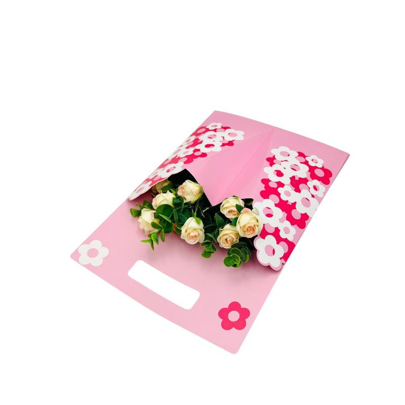 Aranjament deosebit cu buchet de trandafiri artificiali si frunze de eucalipt, galben pal, 34×23 cm [2]