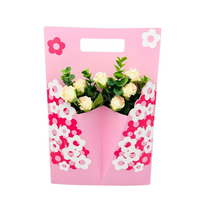 Aranjament deosebit cu buchet de trandafiri artificiali si frunze de eucalipt, galben pal, 34×23 cm [1]