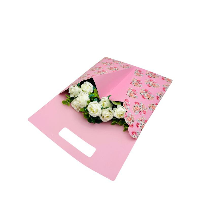 Aranjament deosebit cu buchet de trandafiri artificiali si frunze de eucalipt, alb, 34×23 cm [3]