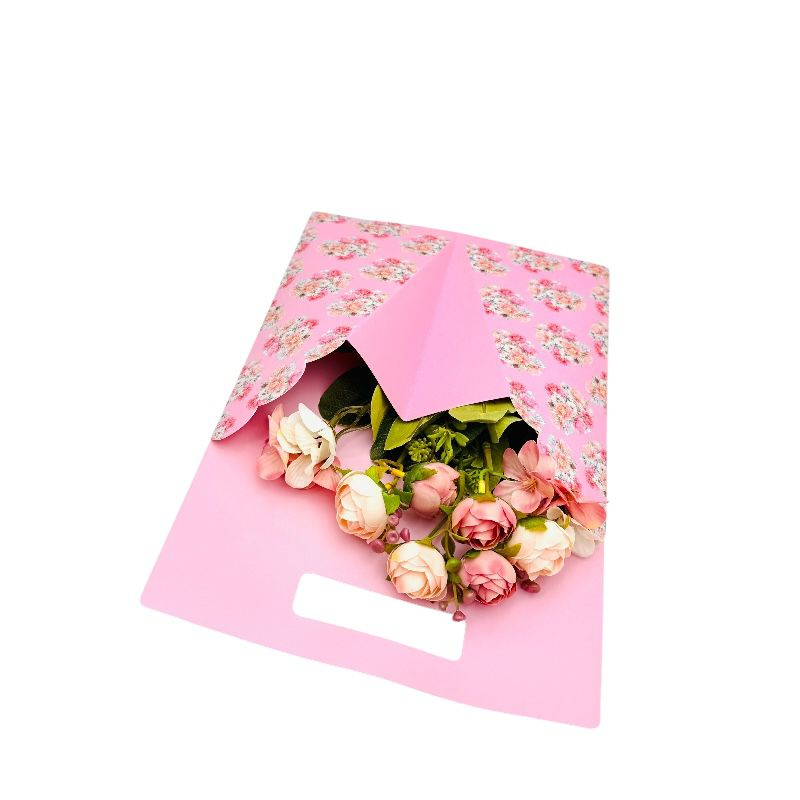 Aranjament floral deosebit cu buchet de trandafiri și flori de camelie, alb-roz, 34×23 cm [2]