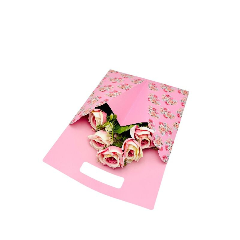 Aranjament floral deosebit cu buchet de trandafiri artificiali si boboci diversi, roz pal, 34×23 cm [2]