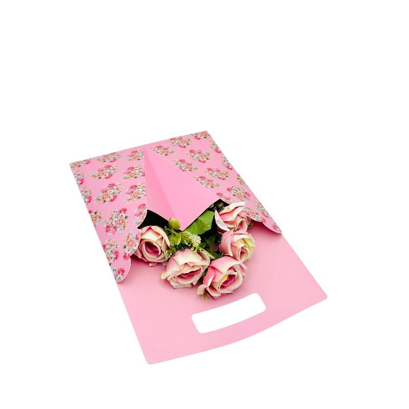 Aranjament floral deosebit cu buchet de trandafiri artificiali si boboci diversi, roz pal, 34×23 cm [3]
