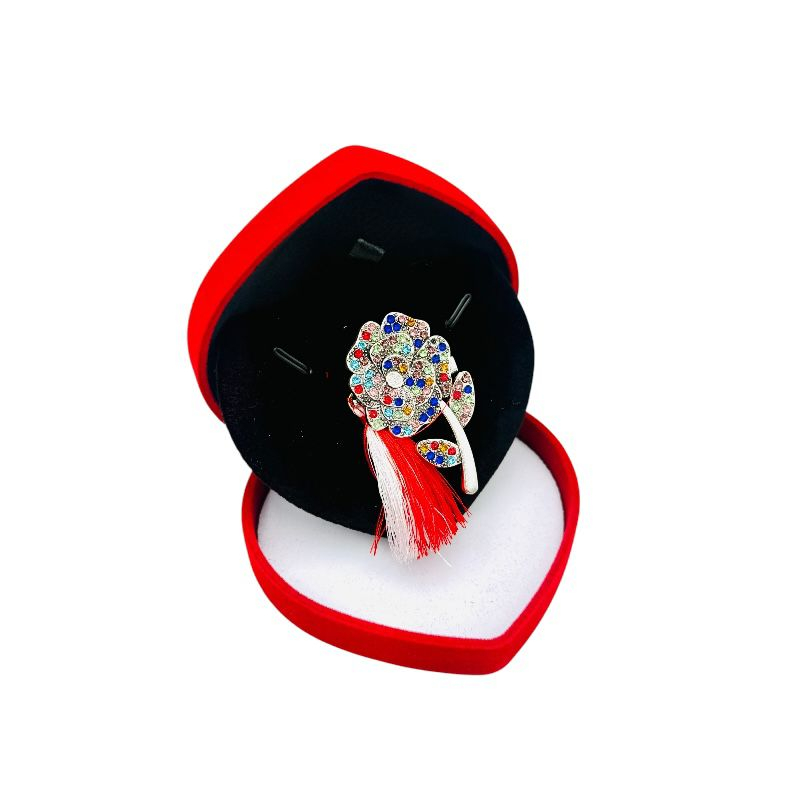Brosa floricica de lux, sidefata cu pietre si ciucure pentru martisor, in cutie din catifea premium in forma de inima [2]