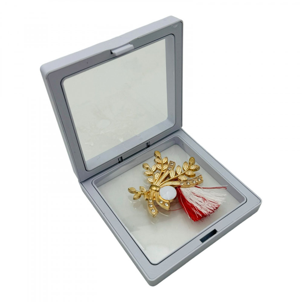 Brosa Martisor, Aranjament Floral in cutie cu expunere 3D (alb/negru), 8.5×8.5×2cm [1]