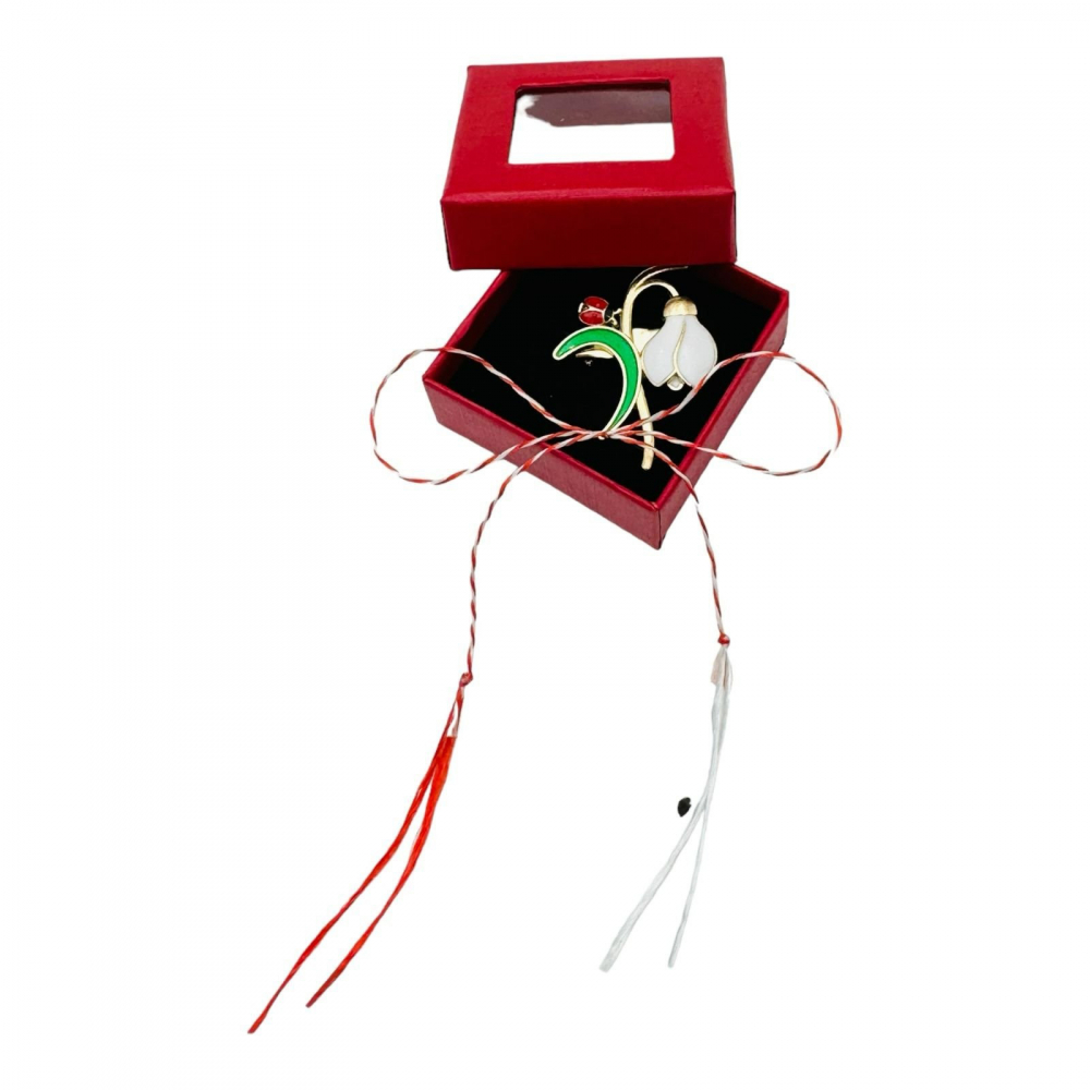 Brosa Martisor in cutiuta cu fereastra, 5×5cm, Ghiocel Norocos, model 2025 [1]