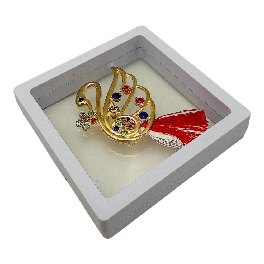 Brosa Martisor, Lebada Deosebita in cutie cu expunere 3D (alb/negru), 8.5×8.5×2cm [1]