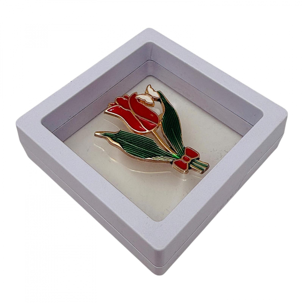  Brosa Martisor marime medie in cutie cu expunere 3D (alb/negru) Lalea Rosie, 6.5×6.5×2cm [1]