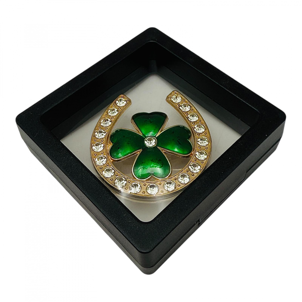 Brosa Martisor marime medie in cutie cu expunere 3D (alb/negru) Potcoava Norocoasa, 6.5×6.5×2cm [1]