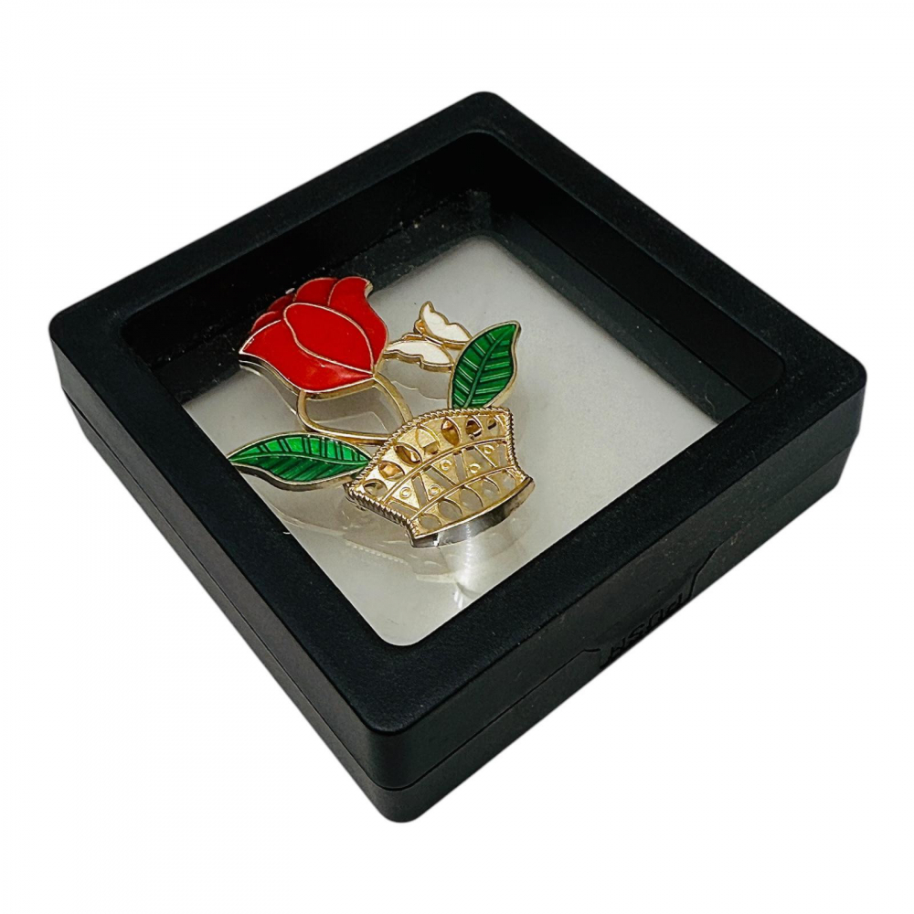 Brosa Martisor marime medie in cutie cu expunere 3D (alb/negru) Trandafir in Cosulet, 6.5×6.5×2cm [1]