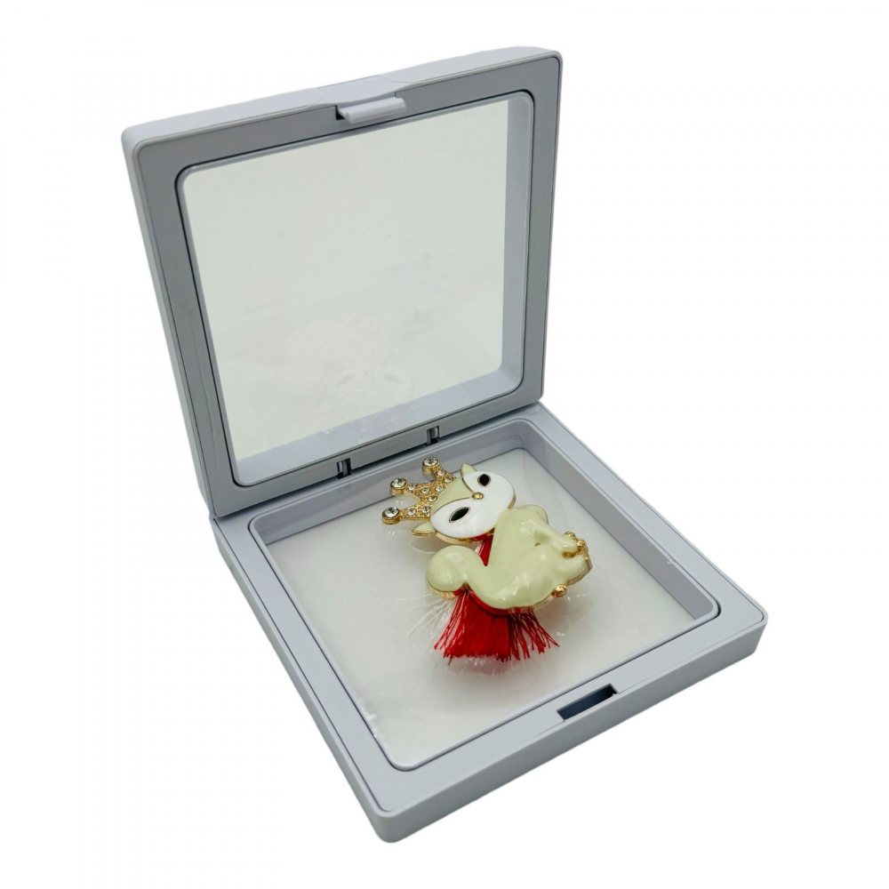 Brosa Martisor Pisica Imperiala in cutie cu expunere 3D (alb/negru), 8.5×8.5×2cm [1]