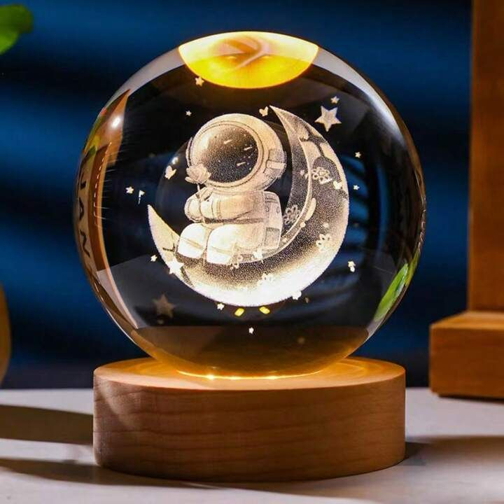 Lampa de veghe Glob Cristal 3D cu Astronaut pe Semiluna, 10cm, lumina calda, BaoBao [1]