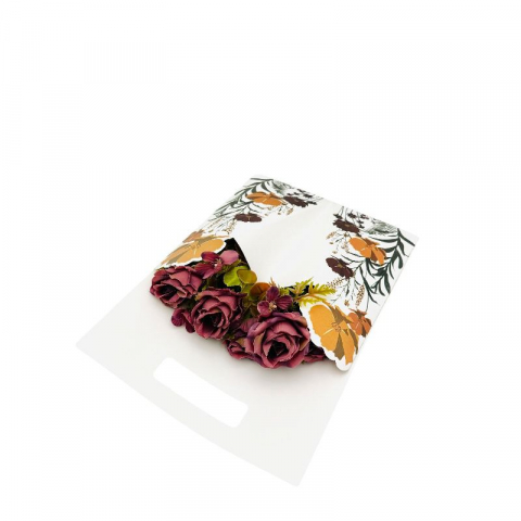 Aranjament floral deosebit cu buchet de trandafiri si flori de camelie, visiniu, 34×23 cm [1]