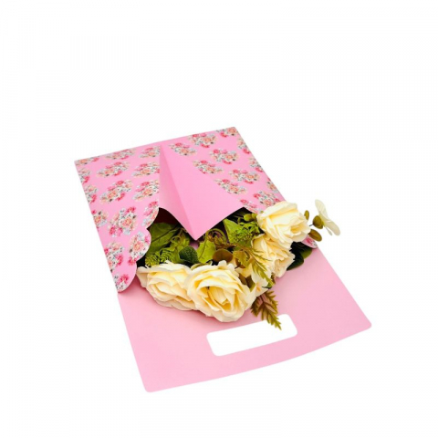 Aranjament floral deosebit cu buchet de trandafiri artificiali și boboci diversi, galben deschis, 34×23 cm [1]