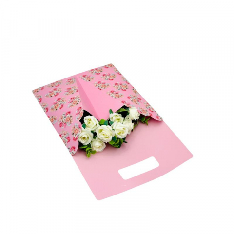 Aranjament deosebit cu buchet de trandafiri artificiali si frunze de eucalipt, alb, 34×23 cm [1]