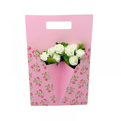 Aranjamente florale - Aranjament deosebit cu buchet de trandafiri artificiali si frunze de eucalipt, alb, 34×23 cm