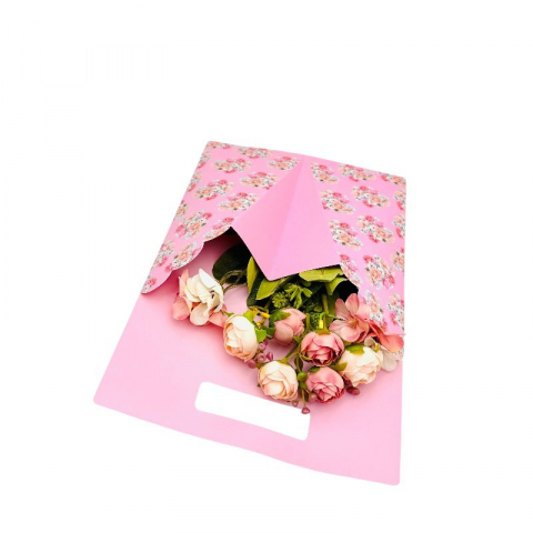 Aranjament floral deosebit cu buchet de trandafiri și flori de camelie, alb-roz, 34×23 cm [1]