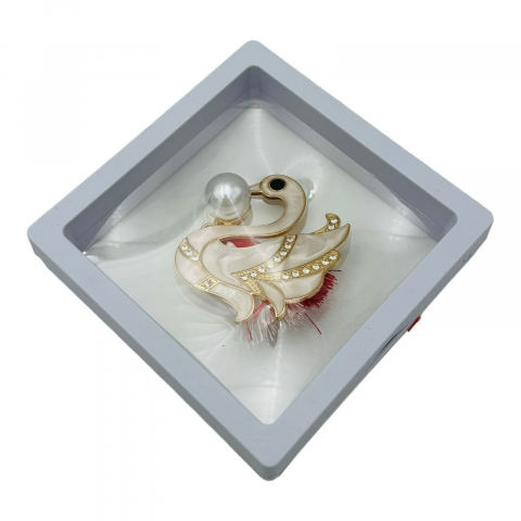 Martisoare - Brosa Martisor, Lebada Deosebita in cutie cu expunere 3D (alb/negru), 8.5×8.5×2cm