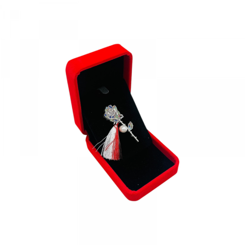 Brosa Trandafir argintiu de Lux cu pietre multicolore, perla si Ciucure pentru Martisor, in Cutie din Catifea Premium [1]