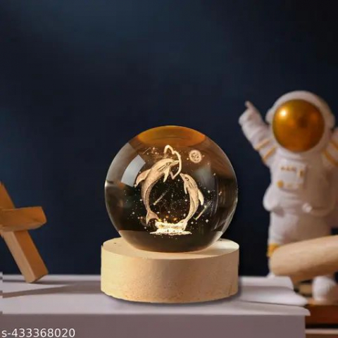 Iluminat si Decor pentru Casa - Lampa de veghe Cristal Glob 3D cu Delfini – 10cm, baza lemn, lumina calda ambientala decorativa, BaoBao