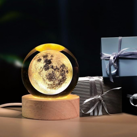 Iluminat si Decor pentru Casa - Lampa de veghe Glob Cristal 3D cu Luna – 6cm, baza lemn, lumina calda ambientala, BaoBao