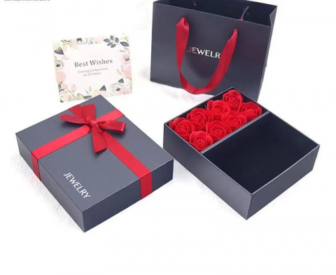 Aranjamente florale - Set Cadou cu 9 Trandafiri de Sapun, Compartiment pentru Bijuterii si Punguta Cadou, 15x12.5x5 cm