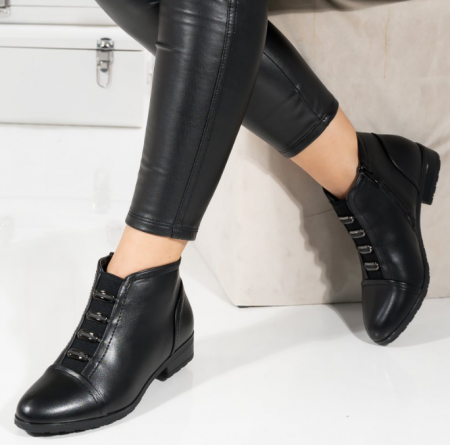 Botine cu  toc jos Sara [1]