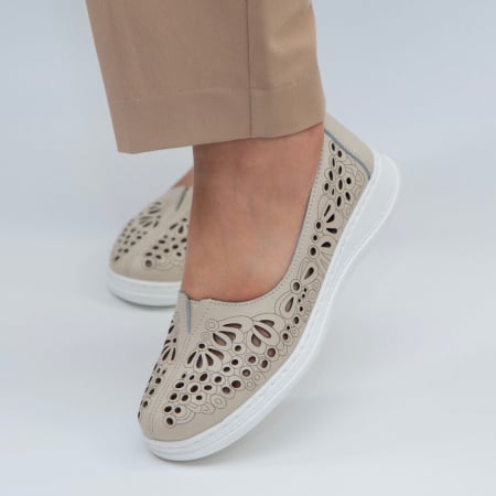 Casual + Balerini - Pantofi casual bej din piele cu perforatii