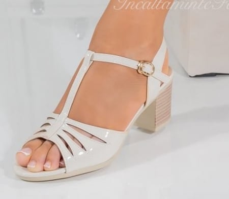 Sandale - Sandale cu toc Sara bej