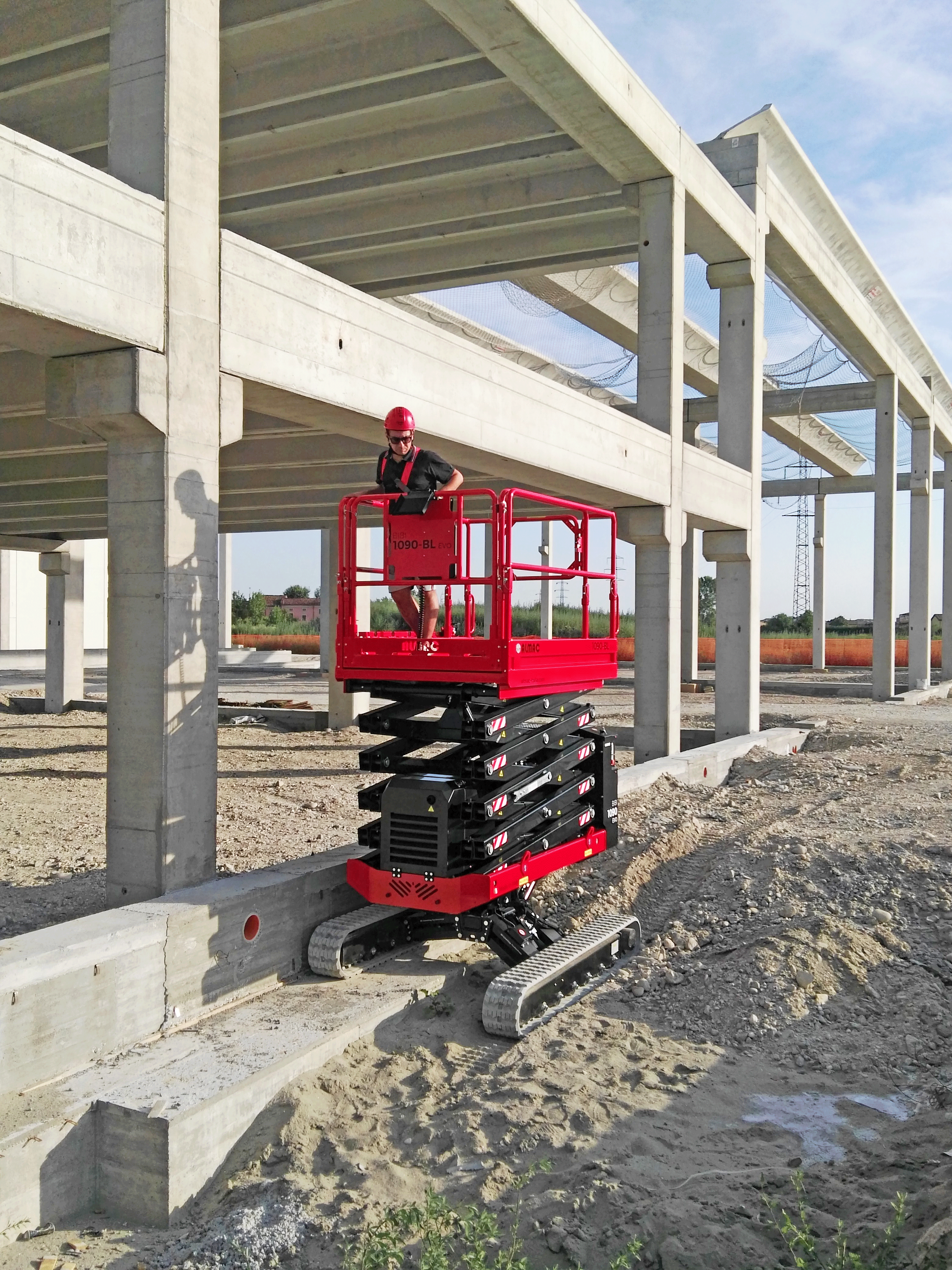 VANZARI UTILAJE - Nacela cu senile tip foarfeca 10m Almac Bibi 1090-BL EVO
