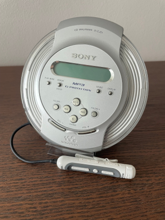 Walkman - CD & MP3 player Sony D-CJ01